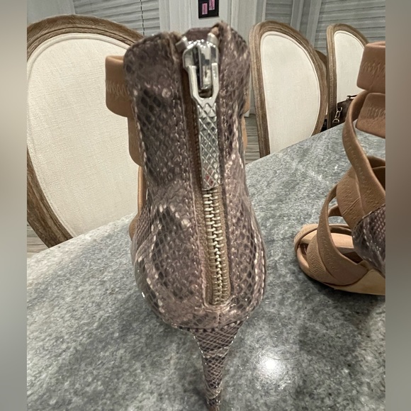 Donald J. Pliner Arlen Size 8.5, High Heels Strappy Back Zipper Blush Nappa - Picture 6 of 11